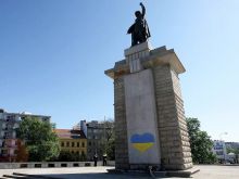 Nové vandalské posprejování pomníku rudoarmějce v Brně