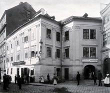 Masarykova 32/412, Nájemný dům s obchody R. a R. Stodůlkových