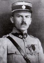 Kapitán československých legií z Francie Alois Páral jako pobočník velitele 22. pěšího pluku v Praze. B. Páral: Plukovník generálního štábu Alois Páral. Brno 2002, s. 54.