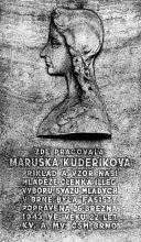 pamětní deska: M. Kudeříková