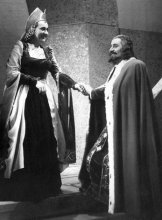 Jaroslav Lokša (jako císař Karel IV.) a Ema Armandová (jako jeho manželka ve veselohře Jaroslava Vrchlického Noc na Karlštejně) v českém divadle v Brně, 15.3.1943. AMB foto, XVIIIa 253.