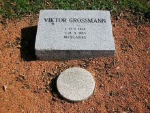 Vídeňská 96, skupina 56a - čestný hrob Viktora Grossmanna. Foto Jis, září 2007.
