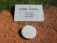 Vídeňská 96, skupina 56a - čestný hrob Karla Švejdy. Foto Jis, září 2007.