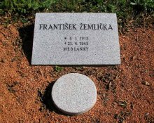 Vídeňská 96, skupina 56a - čestný hrob Františka Žemličky. Foto Jis, září 2007.