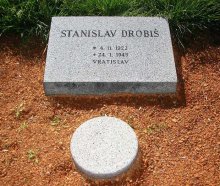 Vídeňská 96, skupina 56a - čestný hrob Stanislava Drobiše. Foto Jis, září 2007.