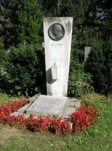 Čestný hrob Antonína Balatky na Ústředním hřbitově v Brně. Foto Jis, září 2007.