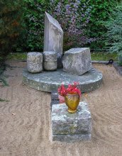 Čestný hrob Ivana a Lva Blatných na Ústředním hřbitově v Brně. Foto Jis, září 2007.