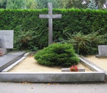 Místo posledního odpočinku Karla Dvořáčka na Ústředním hřbitově v Brně. Foto Jis, září 2007.