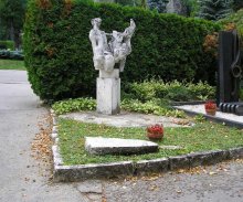Místo posledního odpočinku Viléma Petrželky na Ústředním hřbitově v Brně. Foto Jis, září 2007.