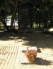 Místo posledního odpočinku Theodora Schaefera na Ústředním hřbitově v Brně. Foto Jis, září 2007.