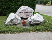Místo posledního odpočinku Petera Scherhaufera na Ústředním hřbitově v Brně. Foto Jis, září 2007.