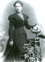 Žofie Zvěřinová. Foto in: Alena Kalinová-Lenka Nováková, Dcerám českým...: brněnský vzdělávací spolek Vesna v letech 1870-1920, Brno 2007, s. 9.