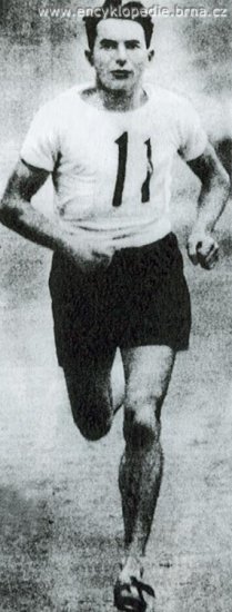 Josef Německý - zachycen jako vítěz atletických Běchovic se startovním číslem 11) Ffoto in: Vladimír Zápotocký, Album slavných postav sportovního klubu Slavia Praha : 1892–2002, Praha 2004, s. 75., fotografie z roku 1928 (převzato z...