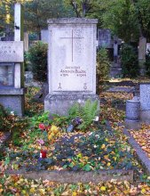 Místo posledního odpočinku ing. arch. Antonína Blažka (1874-1944). Foto Jis, říjen 2007.