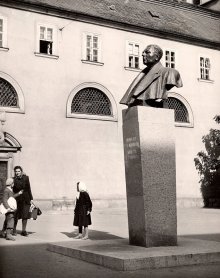 pomník: R. J. Malinovský