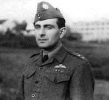 Ppor. Vladimír Škacha v roce 1946 v Brně. Foto archiv Litomyšl.