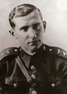 Jan Štefek v uniformě poručíka čs. předválečné armády. Foto: Muzeum Vyškovska ve Vyškově.