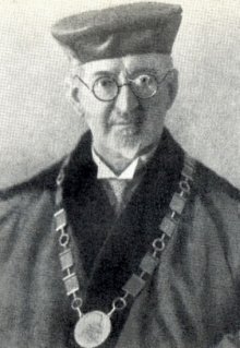 Prof. Dr. Dobroslav Krejčí. Zdroj: XXVIII. výroční zpráva o činnosti spolku Kaunicovy studentské koleje českých vysokých škol v Brně za správní rok 1936, V Brně 1937, nestránkováno.