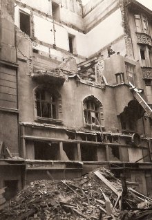 Dům kde bydlel Alois Brejcha - Masarykova 3/5 po bombardování 20. 11. 1944. Fotografii ze svého soukromého archívu poskytla paní Jarmila Urbanová, děkujeme.