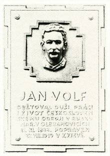 pamětní deska: J. Volf
