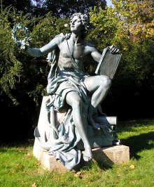 pomník: sochy Tolerance a Obchod z pomníku císaře Josefa II.
