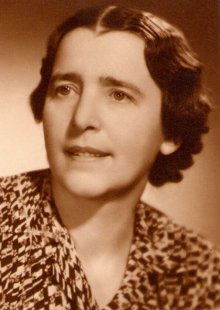Božena Taťjana Hladká (asi 40. léta 20. století). Fotografii z rodinného archívu poskytla paní Helena Nováková, děkujeme.