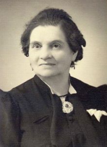 Karla Bartošová (fotografie z roku 1940). Snímek poskytl pan Ladislav Bartoš, děkujeme.