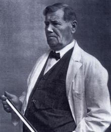 Antonín Blažek. Fotografii z publikace"Architekt Antonín Blažek (1874-1944) - Katalog výstavy 20/6 - 20/7 1997." zaslal pan Ladislav Bartoš. Děkujeme.