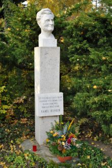 Místo posledního odpočinku Karla Kapouna. Foto: Silvie Doleželová, říjen 2011. Archiv www.encyklopedie.brna.cz.