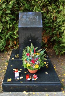 Místo posledního odpočinku Jiřího Pinkase. Foto: Silvie Doleželová, říjen 2011. Archiv www.encyklopedie.brna.cz.