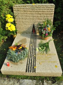 Místo posledního odpočinku Josefa Suchého. Foto: Silvie Doleželová, říjen 2011. Archiv www.encyklopedie.brna.cz.