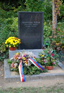 Místo posledního odpočinku Františka Šlégra. Foto: Silvie Doleželová, říjen 2011. Archiv www.encyklopedie.brna.cz.