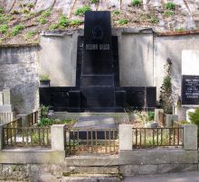 Místo posledního odpočinku rodiny Velgo (Jan Velgo *1851 - rada zemského soudu, Jan Velgo *1878 - vrchní soudní rada, Miroslav Velgo *1885 - vrchní magistrátní rada, Robert Velgo *1883 - ministerský rada). Hřbitov Královo Pole. Foto Jis, duben...