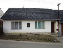 Rodný dům Petra Křivky, na němž je umístěna pamětní deska, která je mu věnována. Pro naši encyklopedii poskytl 19. 2. 2012 pan Jaroslav Knápek, děkujeme.