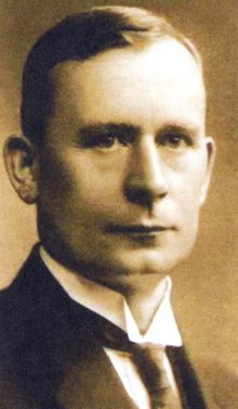 Mihaljo Rostohar. Zdroj: měsíčník Masarykovy univerzity v Brně, muni.cz, ročník 8, březen 2012, str. 6. (naskenovaný snímek poskytl pan Ladislav Bartoš, děkujeme).