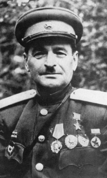 Nositel Zlaté hvězdy hrdiny SSSR Genmjr. Maxim Jevsejevič Kozyr. Foto archiv Historického oddělení Moravského zemského muzea v Brně.
