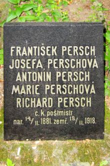 Náhrobek Antonína Persche sen. a jeho nejbližších umístěný na hřbitově v Brně-Králově Poli. Fotografii z roku 2011 poskytl pan Ladislav Bartoš, děkujeme.
