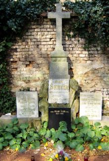 Místo posledního odpočinku Jana Škrety a jeho blízkých (Královopolský hřbitov, odd.3-u zdi, č. 124/125). Fotografii ze 7. 11. 2011 poskytl pan Ladislav Bartoš. Děkujeme.