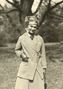 Slávka Vuletič-Donátová na jaře 1916 v brněnských Lužánkách. Fotografii pro naši encyklopedii poskytl pan Tomáš Nebeský, děkujeme.