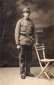 Jaroslav Pokorný - v legiích a po válce v Litoměřicích. Fotografii poskytl pan Miloš Pokorný, vnuk Jaroslava Pokorného. Děkujeme.