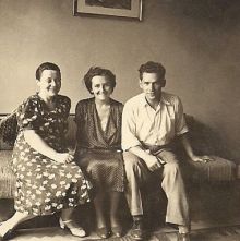 Manželé Anna a Jan Habrdovi (vlevo je jeho sestra Antonie Kameníčková, roz. Habrdová - nevlastní maminka Ivo Kameníčka) na fotografii zachycující jejich návštěvu v Brně v roce 1939. Fotografii zaslal Ing. Ivo Kameníček. Děkujeme.
