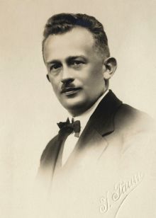 František Vladimír Hrbáč. Portrétní fotografii pro naši encyklopedii věnoval pan Jiří Matýsek. Děkujeme.