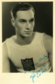 Jiří David na fotografii z roku 1942. Zdroj: MuMB, i.č. 14 759, př. č. 216/87.