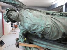 Návrat zrestaurované sochy Rudoarmějce na Moravské náměstí