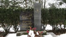 Místo posledního odpočinku Jana Purkrábka na brněnském Ústředním hřbitově v Brně. Fotografii pořízenou v dubnu 2013 pro naši encyklopedii poskytl pan Pavel Vlach, děkujeme.