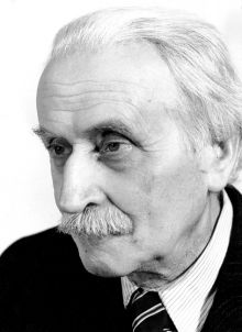 Karel Kyas. Autorem fotografie, kterou pro naši encyklopedii poskytla paní Milada Lenhartová, je pan Lev Petržela. Děkujeme.