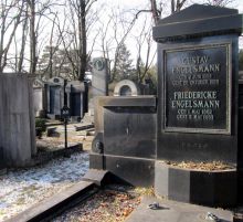 Rodinná hrobka Gustava Engelsmanna na židovském hřbitově v Brně. Fotografii pořízenou v lednu 2014 pro naši encyklopedii poskytl pan Pavel Vlach, děkujeme.