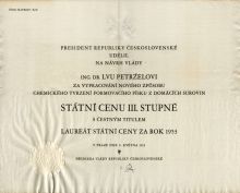 Dekret k udělení Státní ceny Ing. Dr. L. Petrželovi. Naskenovaný dokument pro naši encyklopedii poskytla paní Milada Lenhartová, děkujeme.