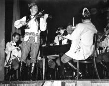 Cimbálová muzika Antonína Jančíka. Fotografii z rodinného archívu pro naši encyklopedii poskytl pan Martin Vymazal, děkujeme.