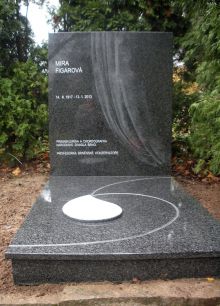 Místo posledního odpočinku Miroslavy Figarové. Fotografii pro encyklopedii poskytl jeden z našich čtenářů, děkujeme.